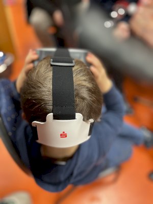 4AA09BB9-B996-4B64-BE10-7D87FDD7F26C